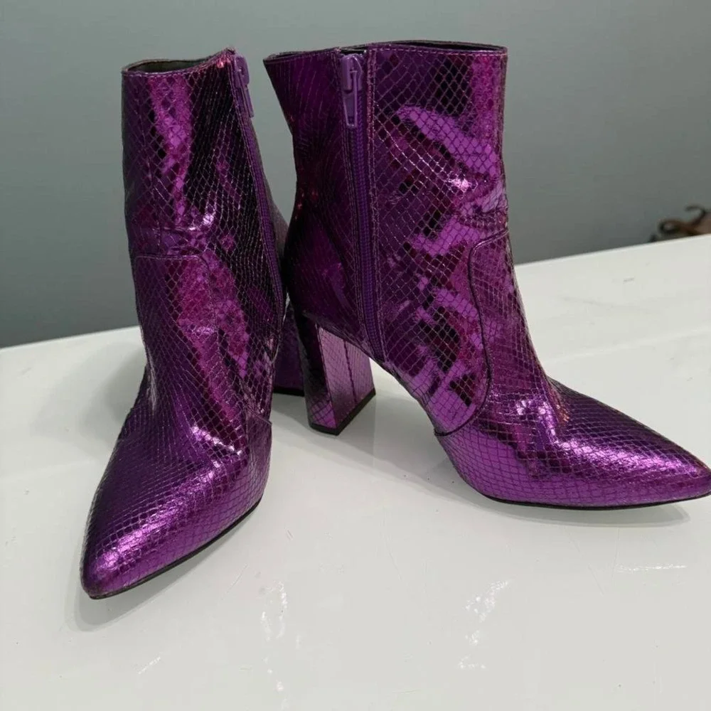 💜 INC International Concepts Purple Metallic Snake-Embossed Boots – Size‎ 5M